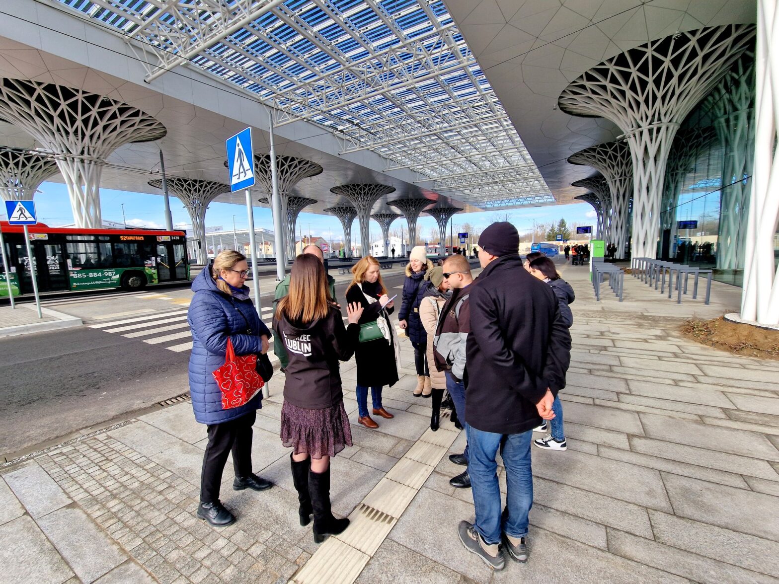 Zapraszamy na relację z dnia 14 lutego 2024 r. z audytu dostępności Dworca Lublin dla osób ze szczególnymi potrzebami, w szczególności osób słabowidzących i niewidomych